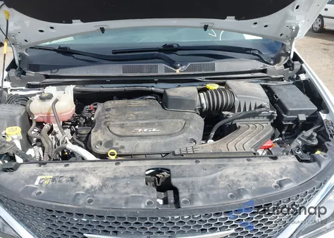 2018 Chrysler Pacifica Touring L z USA, uszkodzony, nr VIN 2C4RC1BGXJR280631